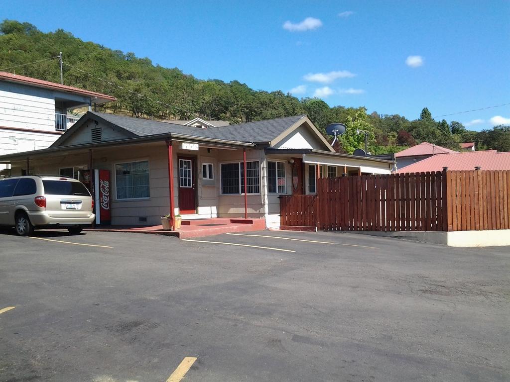 Roseburg Inn ภายนอก รูปภาพ